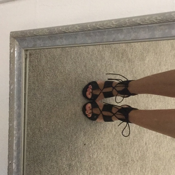 Black lace up heels - Picture 3 of 4